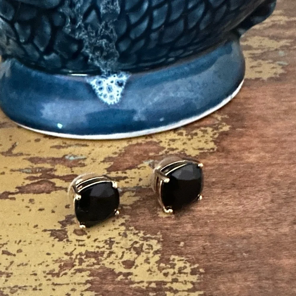 Kate Spade Classic Square Studs Earrings Signed Jet Gold Tone Jet Handcrafted - Picture 2 of 4